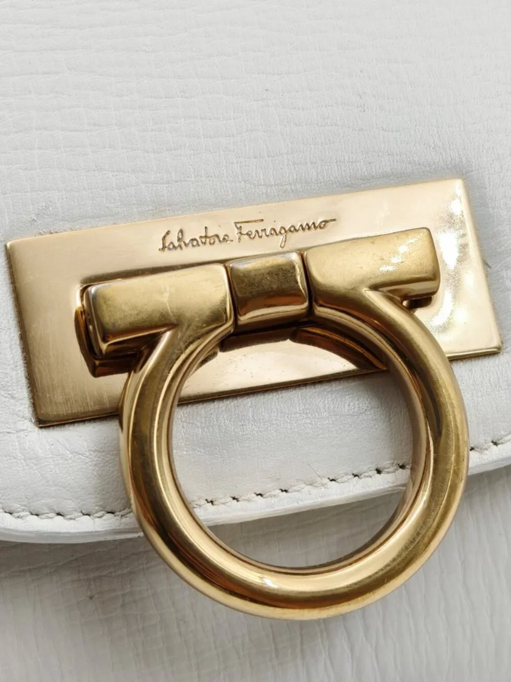 Salvatore Ferragamo Gancini White Leather Shoulder Bag Vintage Gold Hardware